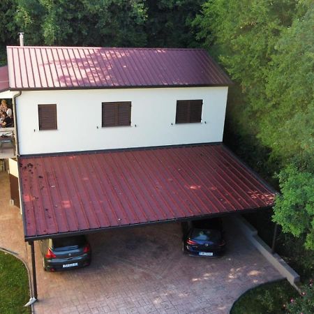 Apartman Koraca Roč Екстериор снимка