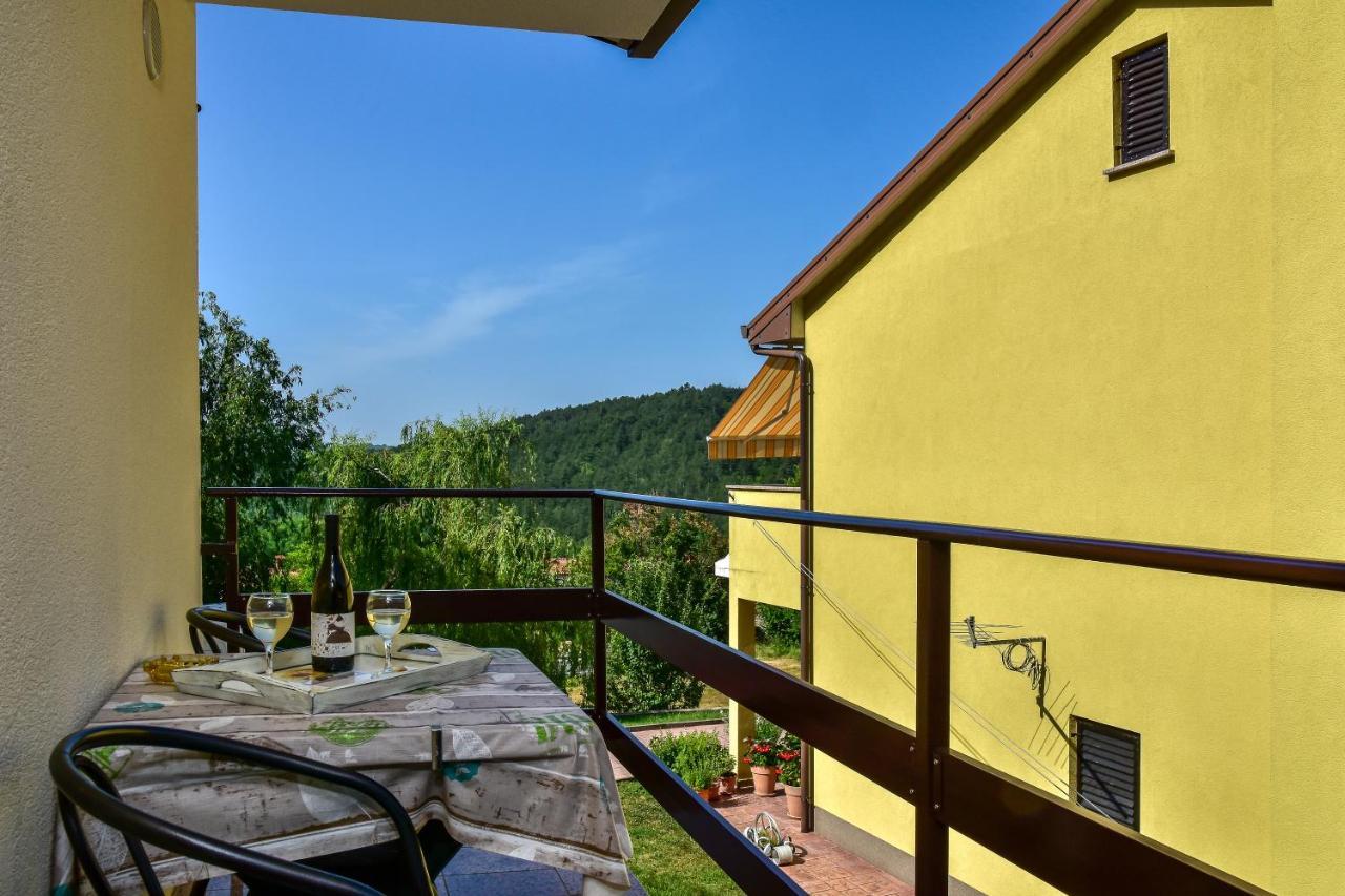 Apartman Koraca Roč Екстериор снимка