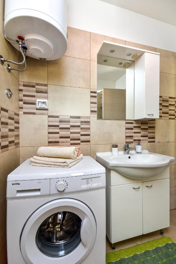 Apartman Koraca Roč Екстериор снимка