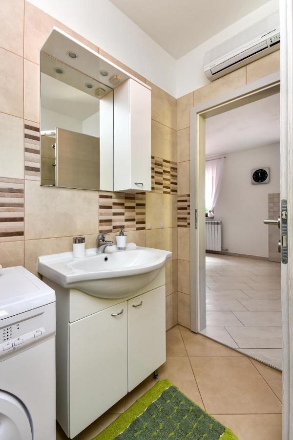 Apartman Koraca Roč Екстериор снимка