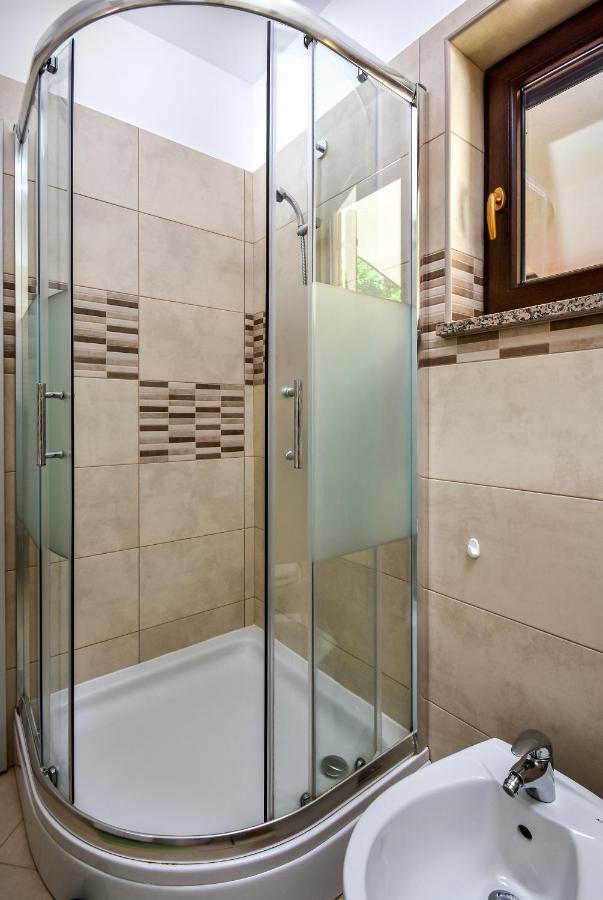 Apartman Koraca Roč Екстериор снимка