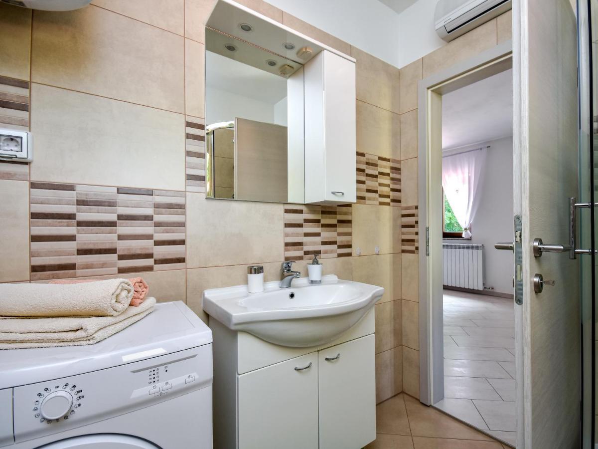 Apartman Koraca Roč Екстериор снимка