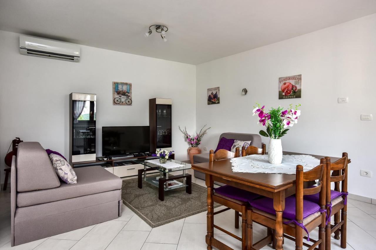 Apartman Koraca Roč Екстериор снимка