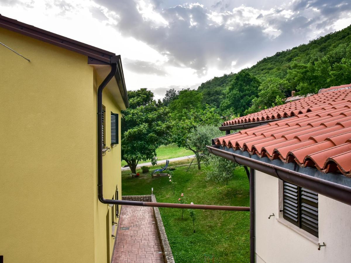 Apartman Koraca Roč Екстериор снимка