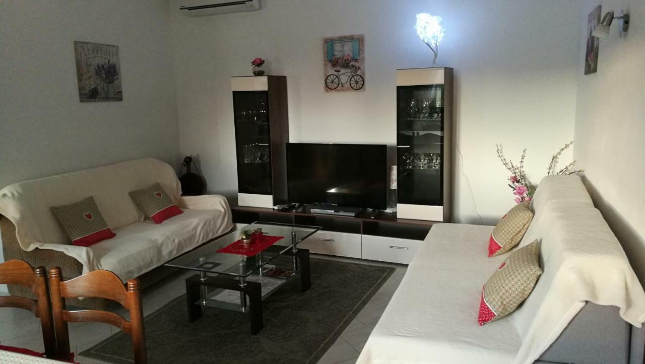 Apartman Koraca Roč Екстериор снимка